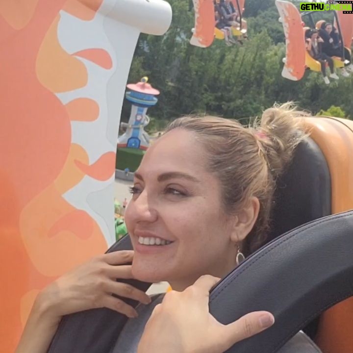 Mahnaz Afshar Instagram - یک لحظه پرواز We must always love and care for our inner child💙 #fly #innerchild #life