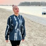 Mahnaz Afshar Instagram - 🌊💙 من پری کوچک غمگینی را می شناسم که در اقیانوسی مسکن دارد و دلش را در یک نی لبک چوبین می نوازد آرام آرام پری کوچک غمگینی که شب از یک بوسه می میرد و سحرگاه از یک بوسه به دنیا خواهد آمد #فروغ_فرخزاد 🌟 Even one small candle can light up a room full of darkness, take care of your light #life #gordanabiernat