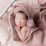 Mai Hakase Instagram – 娘のニューボーンフォト♡
生後11日目で撮影しました👼この時期しか撮れないこのかんじ♡この表情たまらない🩷
写真は @cherie_newbornphoto さん📷
インスタを見てとても私好みの写真だったのでお願いしました🩷
ご自身も二児のお母様でニューボーンフォトの経験豊富なカメラマンさんだったので、ベビーの扱いも慣れていてとても安心して撮影できました☺️
他にもたくさんとっていただいたのでお写真のせます👶
#newbornphoto
#ニューボーンフォト