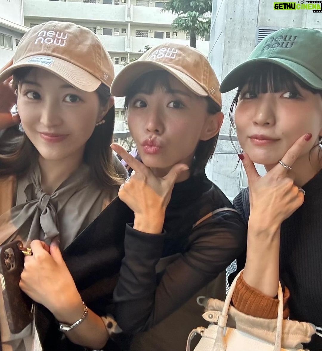 Mai Hakase Instagram - 榮倉奈々さんが立ち上げたブランド @newnow_jp の受注会へ♡ 生地もとても肌触りが良くデザインも繊細で、可愛い服たくさんでした🥺💕桃ちゃんとせあらとお揃いでピンクの裏起毛トレーナーをオーダーしたよ💗お揃いのキャップもゲット👍皆で着るの楽しみ😊 11月2日からネットでお洋服受注できるようです❣️ @nana_eikura #newnow