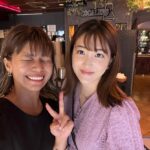 Mai Hakase Instagram - 気づけば今日で8月も終わり😳6月からインスタ投稿してなかった😱夏の思い出が多すぎて何から載せたらいいか、、、(*´-`)ちょこちょこ投稿したいと思います🥺 8月の最終日、せあら　@seara_chance に誘ってもらって桃ちゃん @momo.official とクロちゃん @kuro_risa 子供達で遊びに行ってきました😊❣️せあらは舞台やバラエティで何度も共演してからの仲で子供連れて会うのは初めてだから新鮮なかんじ✨桃ちゃんクロちゃんはあいのり の大先輩ですね🥰（実は私あいのり2に出てました🩷🚌）3人ともアメブロのトップブロガーさん✨毎日ブログ書き続けるてすごいな本当に尊敬する🥺🩷 パセラの一部屋貸し切れるパセランドに行ったのだけど、子供連れには天国のような場所だった🥰桃ちゃんの息子ちゃん（たろちゃん）とうちの息子が月齢近いのもあって同じ趣味の車で取り合いなどもあったけど🤣 平和に過ごせました🩷 遊具やおもちゃもあったから、大人だけの話もたくさんできてとにかく話題尽きずで楽しかったです😘 #あいのり #ママ友 パセラリゾーツ新宿本店