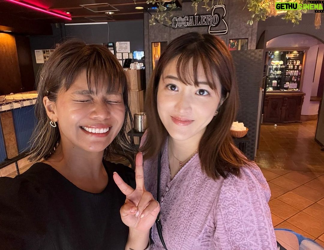 Mai Hakase Instagram - 気づけば今日で8月も終わり😳6月からインスタ投稿してなかった😱夏の思い出が多すぎて何から載せたらいいか、、、(*´-`)ちょこちょこ投稿したいと思います🥺 8月の最終日、せあら @seara_chance に誘ってもらって桃ちゃん @momo.official とクロちゃん @kuro_risa 子供達で遊びに行ってきました😊❣️せあらは舞台やバラエティで何度も共演してからの仲で子供連れて会うのは初めてだから新鮮なかんじ✨桃ちゃんクロちゃんはあいのり の大先輩ですね🥰(実は私あいのり2に出てました🩷🚌)3人ともアメブロのトップブロガーさん✨毎日ブログ書き続けるてすごいな本当に尊敬する🥺🩷 パセラの一部屋貸し切れるパセランドに行ったのだけど、子供連れには天国のような場所だった🥰桃ちゃんの息子ちゃん(たろちゃん)とうちの息子が月齢近いのもあって同じ趣味の車で取り合いなどもあったけど🤣 平和に過ごせました🩷 遊具やおもちゃもあったから、大人だけの話もたくさんできてとにかく話題尽きずで楽しかったです😘 #あいのり #ママ友 パセラリゾーツ新宿本店