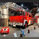Mai Hakase Instagram - 四谷にある消防博物館へ🚒 息子は最近車が大好きで、特に働く車❣️消防車や救急車、パトカーなど、見つけると「しょうぼうしゃ！きゅうきゅうしゃ！」てさけびます☺️家のおもちゃも車ばかりになってきました😹 そんな息子が絶対喜ぶと思って連れて行ったのが消防博物館❣️ 本当に大喜び❣️昔の消防車なども展示されてるけど、実際に車やヘリコプターの中に入って操縦室に入れるのがすごく楽しそうでした🥺ここはまたこれからも通いそうだな🥺 #2歳男の子 #男の子ママ #消防博物館 #消防車 #firetruck