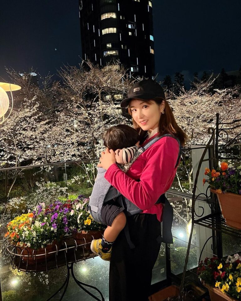 Mai Hakase Instagram - 今年も桜きれいだったなぁ🌸 毎年、自分の誕生日頃は寒い冬からだんだん暖かくなり桜が咲いて外を歩きたくなるような、そんな春の訪れを感じられるこの時期が（花粉症も無いので）1年で1番好きです🥺❤️ #桜 #sakura