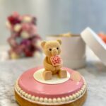 Mai Hakase Instagram - 『LOUANGE TOKYO』の Mother’s Day collection〜2023〜行かせていただきました🧸💓スイーツも店内も可愛すぎる✨そしてレーズンの入ったチーズケーキがびっくりするくらい美味しかったです🥺❤️ 母の日のプレゼントに　@louange_tokyo のスイーツ絶対喜ばれますね🧸💓 #ルワンジュ東京 #母の日スイーツ　#loungetokyo @louangetokyo_lemusee @louange_tokyo Louange TOKYO LE MUSEE