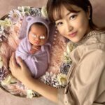 Mai Hakase Instagram – ニューボーンフォト、とても良い記念になりました👼💕
 @cherie_newbornphoto さんありがとうございました☺️❣️

#newbornphoto
#ニューボーンフォト