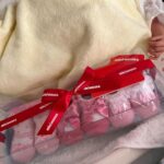 Mai Hakase Instagram – Merry Christmas🎄
今年はサンタの役目も無事できました🎅
息子に1ヶ月前からサンタさんになにもらうの?て聞いてたら、「チョコレート」しか言わなかったので、
サンタさんにはトミカのチョコとパウパトロールのチョコを頼みました😁
子供ができたらクリスマスは子供のための日になりますねー😆🪅
載せれるクリスマスらしい写真全然ないので、
退院した日に娘とクリスマスツリーの前で撮った写真を🥰
#merrychristmas