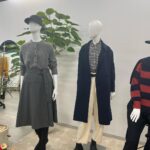 Mai Hakase Instagram - 先日「UNIQLO and JW ANDERSON」と「UNIQLO and COMPTOIR DES COTONNIERS」23FWシーズンの合同展示会に行ってきました☺️ちょうど今発売していて、あたたかなセットアップやセーター、ワンピースをゲットしたよ🩷あゆむとおそろで何を着ようかと真剣に悩んだ🤭 UNIQLOのいつもとはまた違うオシャレなデザインにUNIQLOならではの着心地の良さもあってこの冬かなりつかえそうです☺️✌️ #UNIQLO #UNIQLOコーデ #jwundersonxuniqlo #comptoirdescotonniers