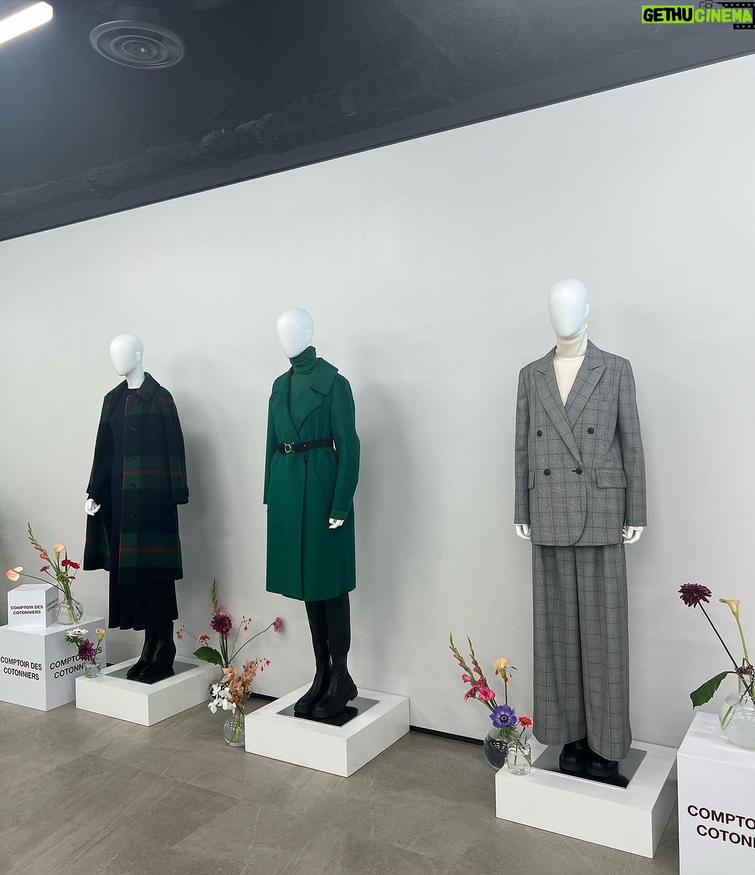 Mai Hakase Instagram - 先日「UNIQLO and JW ANDERSON」と「UNIQLO and COMPTOIR DES COTONNIERS」23FWシーズンの合同展示会に行ってきました☺️ちょうど今発売していて、あたたかなセットアップやセーター、ワンピースをゲットしたよ🩷あゆむとおそろで何を着ようかと真剣に悩んだ🤭 UNIQLOのいつもとはまた違うオシャレなデザインにUNIQLOならではの着心地の良さもあってこの冬かなりつかえそうです☺️✌️ #UNIQLO #UNIQLOコーデ #jwundersonxuniqlo #comptoirdescotonniers