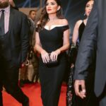Mai Omar Instagram - Best Cinema Actress 2023 🖤 Big Thank you to my amazing team Stylist @islam.mitwally Designer @fa_by_fatimaalhashimi Makeup @dinaragheb Hair @rizkhairstudio Jewellery @glamour.jewellery Photography 📸 @byezzeldin