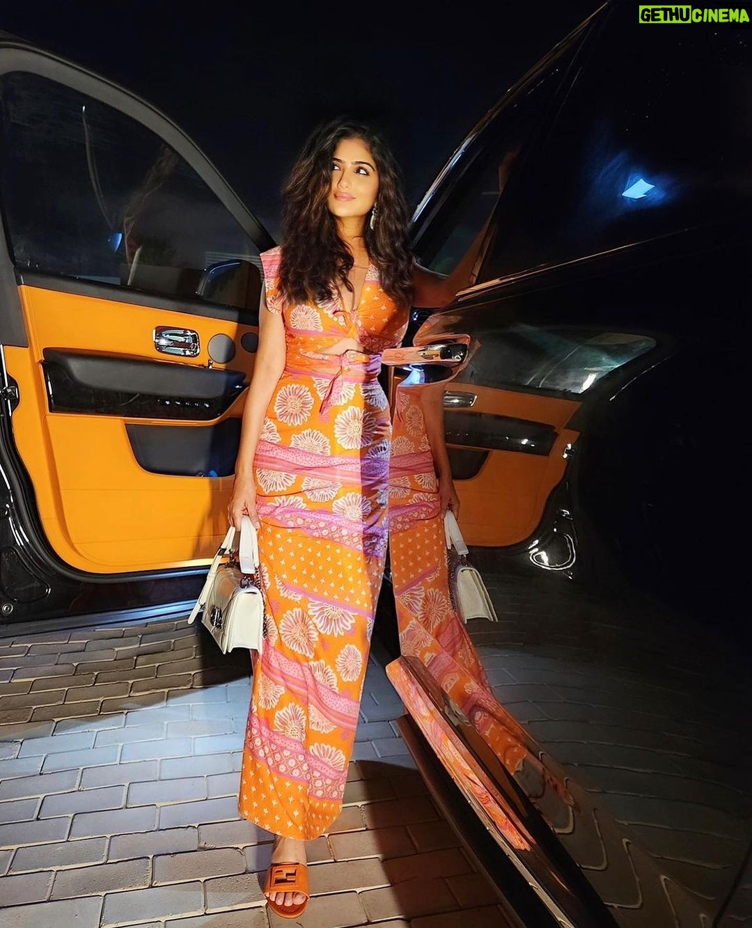 Mai Omar Instagram - This Barbie knows how to dress for the Summer season. Award-winning actor @maiomar_ has been giving us major style inspiration as she visits the beautiful Egyptian coast. From vibrant hues to chic floral prints, tap the link in the bio to read more. #مي_عمر هي باربي هذا الصيف بكل تأكيد. إذ تألقت النجمة بإطلالات صيفية ساحرة أثناء تواجدها في الساحل الشمالي في مصر خلال صيف هذا العام. شاهدوا أجمل إطلالاتها على الرابط في البايو.