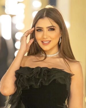 Mai Omar Instagram - What a beautiful magical Night 🌃🖤

ليله ساحره مع ذكريات الموسيقار هاني شنودة استمتعنا فيها بموسيقي و أغاني رائعه بضيافه معالي المستشار تركي ال الشيخ 

@turkialalshik
@riyadhseason
@benchmarkksa

Styled by my p @the_p_style
Dress @ateliermamzi
Makeup by @manargamilmakeupartist
Hair @ebtssam_hair
Jewellery @yessayan