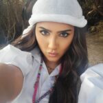 Mai Omar Instagram - Sending love to you all 🖤 #علاقه_مشروعه #بثينه Aswan