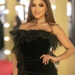 Mai Omar Instagram - What a beautiful magical Night 🌃🖤 ليله ساحره مع ذكريات الموسيقار هاني شنودة استمتعنا فيها بموسيقي و أغاني رائعه بضيافه معالي المستشار تركي ال الشيخ @turkialalshik @riyadhseason @benchmarkksa Styled by my p @the_p_style Dress @ateliermamzi Makeup by @manargamilmakeupartist Hair @ebtssam_hair Jewellery @yessayan Riyadh, Saudi Arabia