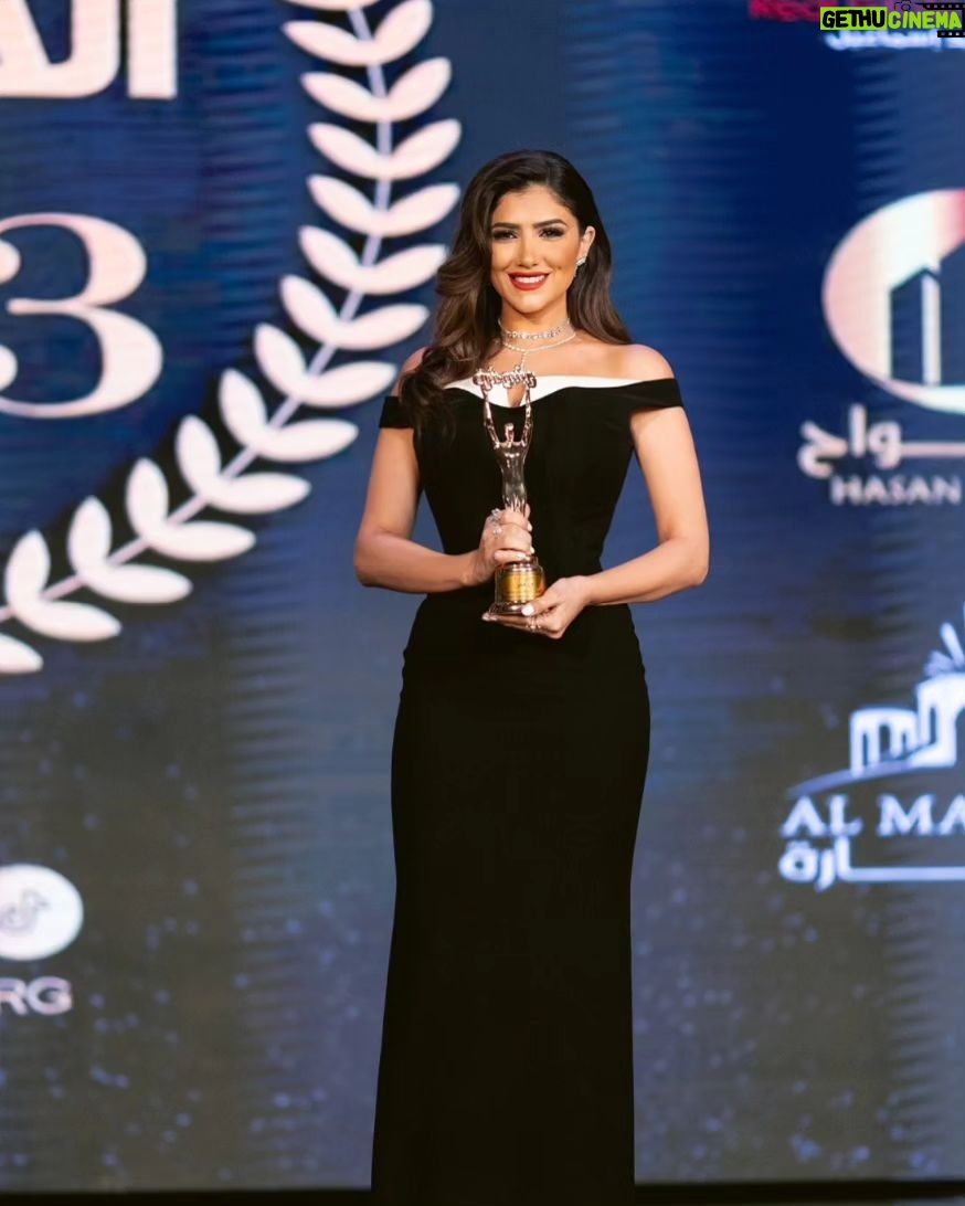 Mai Omar Instagram - شكرا مجموعه وشوشه جائزة #أفضل_ممثله_سينمائيه شكرا أ. أحمد الهواري و أ. علاء الكحكي علي التكريم و شكرا لثقه الجمهور و تصويتهم و الفانز اللي ديما في ضهري و بيكونوا دايما سبب نجاحي 🙏♥️