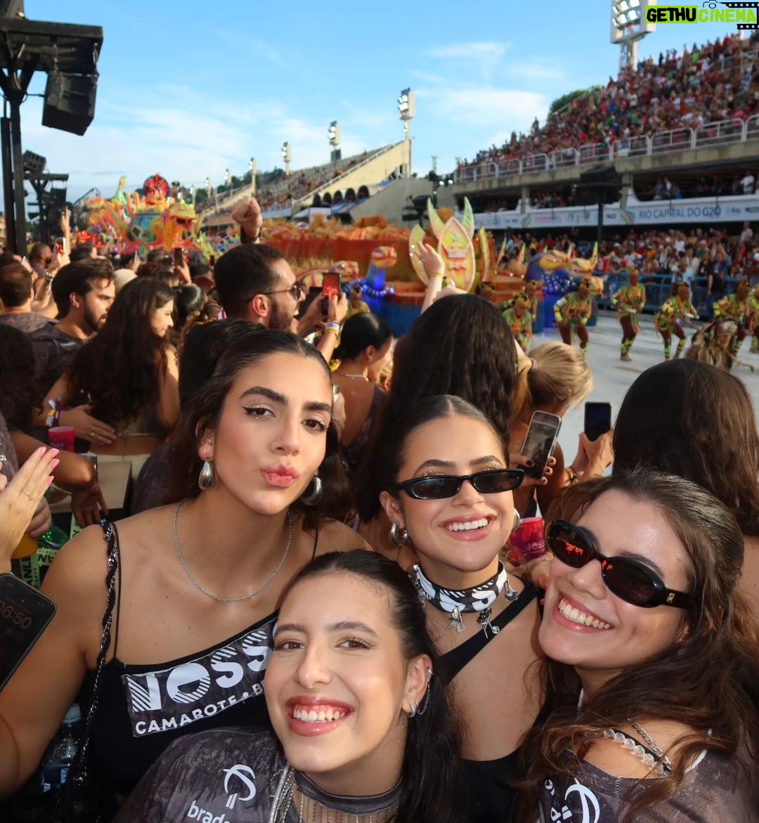 Maisa Silva Instagram - encerrando mais um Carnaval aqui! obrigada sempre @nossocamarote @riocarnaval 🇧🇷🫶🏼 Sambódromo da Marquês de Sapucaí