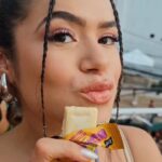 Maisa Silva Instagram - No Carnaval eu sou a amiga que dança, grita, dá risada e sempre leva um lanchinho na bolsa: @hummmsnacks comigo em Salvador, Olinda e nos próximos carnavais também ✨️🩷🫶🏼 *publi