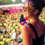 Maisa Silva Instagram - No Carnaval eu sou a amiga que dança, grita, dá risada e sempre leva um lanchinho na bolsa: @hummmsnacks comigo em Salvador, Olinda e nos próximos carnavais também ✨️🩷🫶🏼 *publi