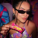 Maisa Silva Instagram - No Carnaval eu sou a amiga que dança, grita, dá risada e sempre leva um lanchinho na bolsa: @hummmsnacks comigo em Salvador, Olinda e nos próximos carnavais também ✨️🩷🫶🏼 *publi
