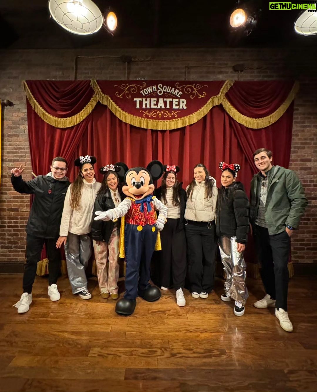 Maisa Silva Instagram - happily ever after 🏰 @disneyworld.brasil #DisneyWorldBrasil Magic Kingdom
