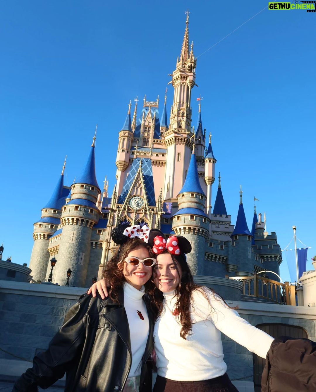 Maisa Silva Instagram - happily ever after 🏰 @disneyworld.brasil #DisneyWorldBrasil Magic Kingdom