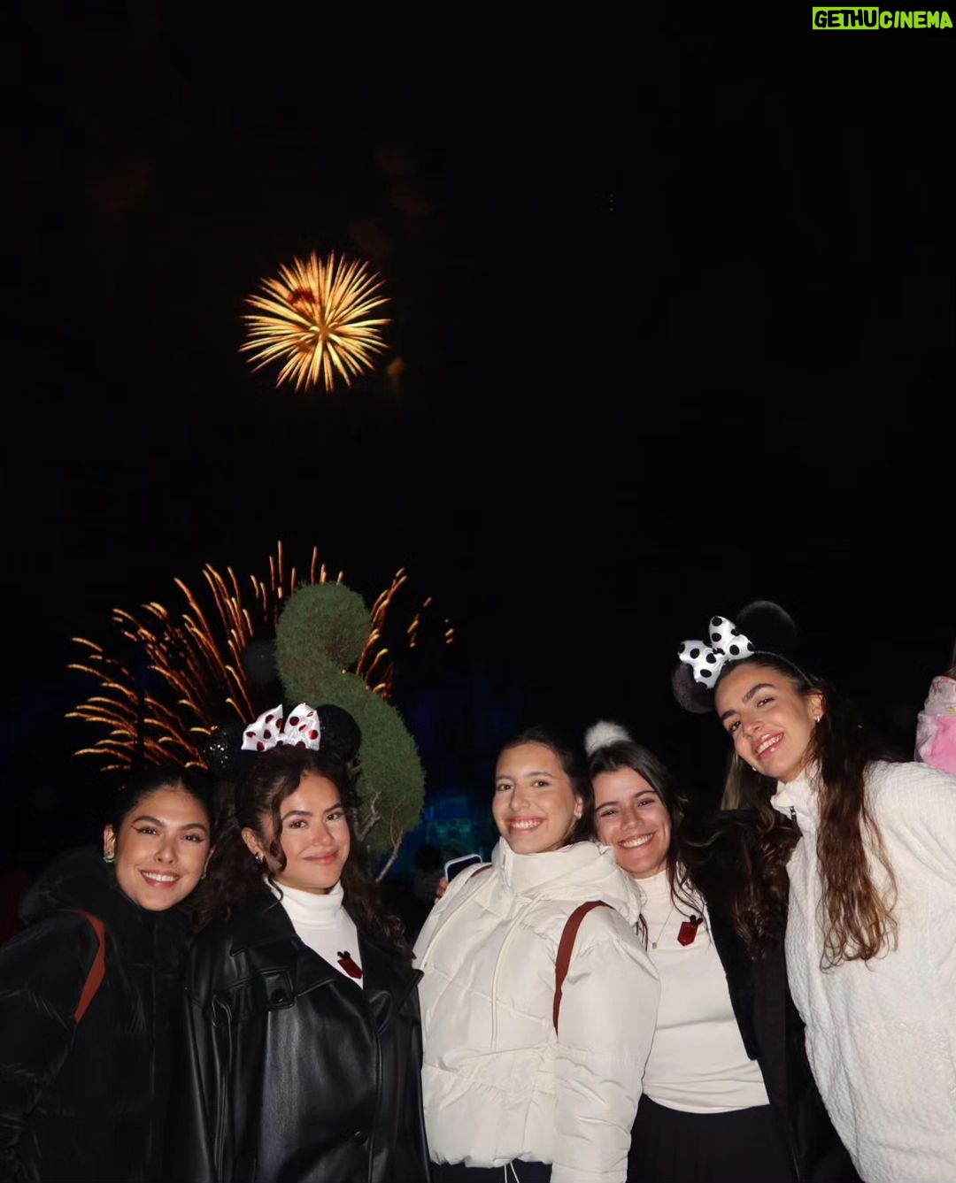 Maisa Silva Instagram - happily ever after 🏰 @disneyworld.brasil #DisneyWorldBrasil Magic Kingdom