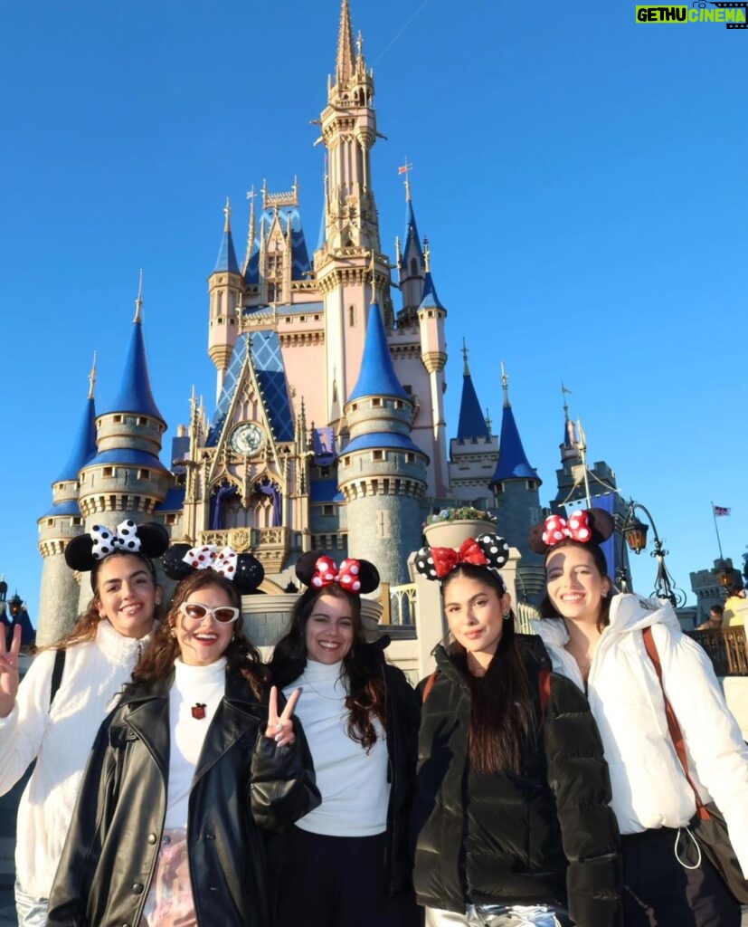 Maisa Silva Instagram - happily ever after 🏰 @disneyworld.brasil #DisneyWorldBrasil Magic Kingdom