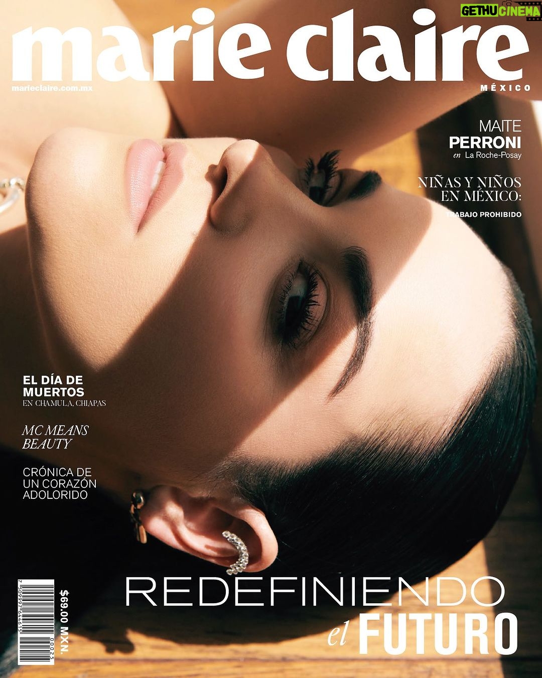 Maite Perroni Instagram - Después de 15 años lejos de los escenarios junto a RBD, @maiteperroni volvió a hacer magia en compañía de amigos que atesora en el corazón, y lo hizo, justamente en una de la etapas más importantes de su vida: Siendo mamá. Como un relato de amor propio, la actriz y cantante protagoniza nuestra portada de noviembre, y lo hace con una piel sana y protegida, gracias a @larocheposay , acompañándola en un viaje de cambios y reinvención, conservando siempre el compromiso de ser fiel a ella misma y a su bienestar integral. ¡Ve por tu revista impresa con tu voceador favorito! #MaitePerroniEsMarieClaire ❤️ Créditos: Director Editorial: @gerardangulo Fotografía: @sergio.valenzuelach Maquillaje: @makeupbyponcho Peinado: @erickmoreno Manager: @palomocaro Entrevista: Ximena Larrauri