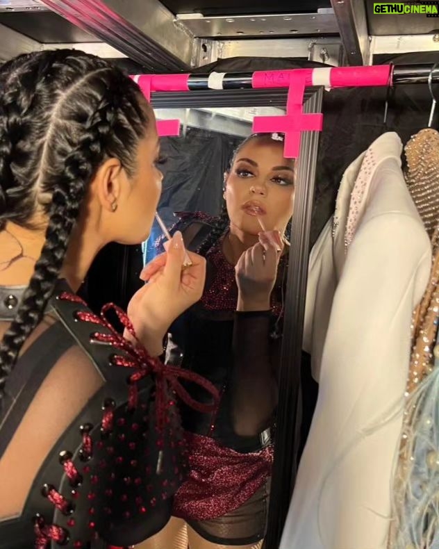 Maite Perroni Instagram - Mientras tanto en backstage #Austin #soyrebeldetour2023 #show20 Austin Texas