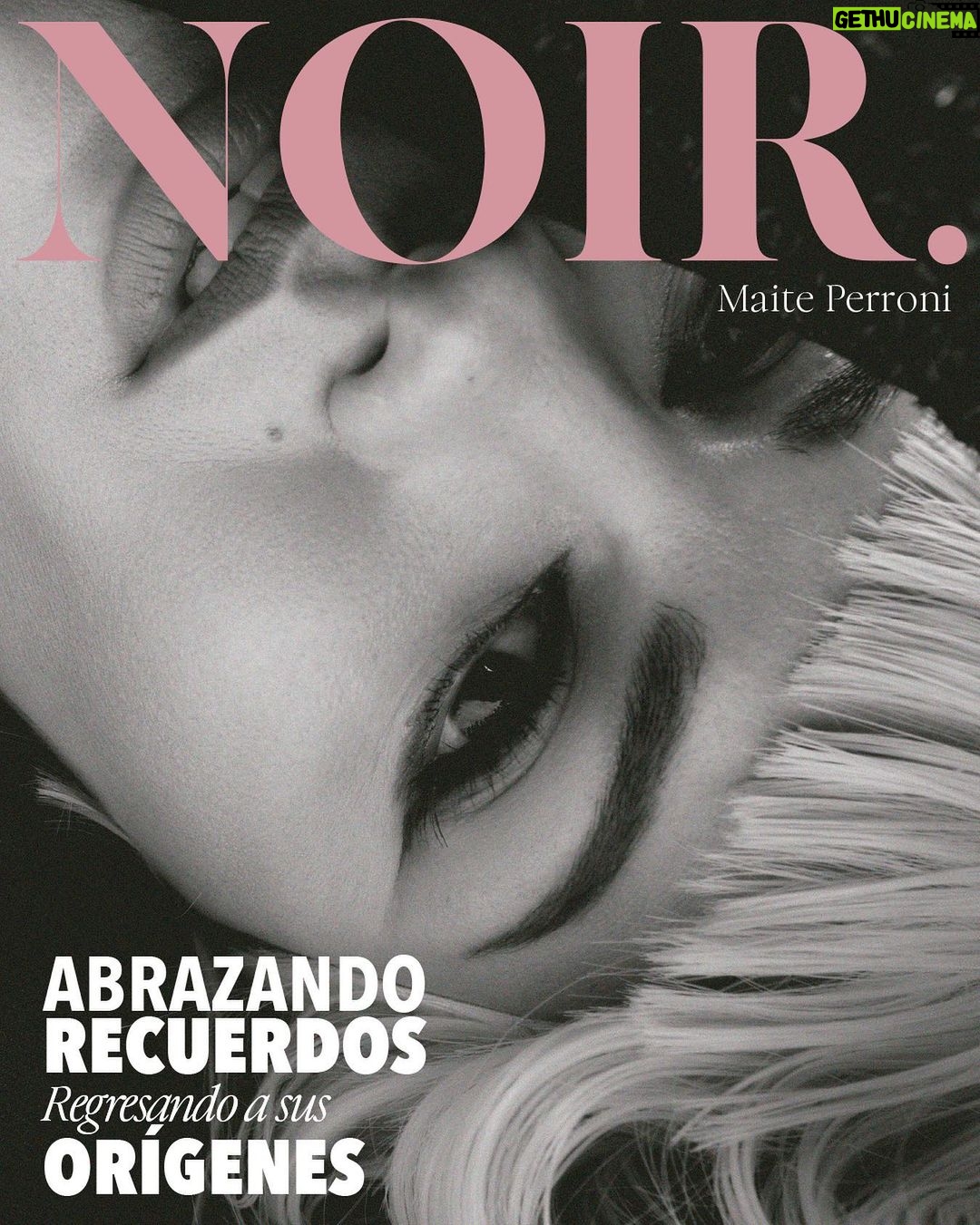 Maite Perroni Instagram - Un retorno extraordinario, @maiteperroni la actriz y cantante mexicana que ha hecho su nombre tan grande como su presencia en los escenarios y en la industria del entretenimiento, ahora resplandece para nuestra #SeptemberIssue Platicamos con ella para conocer su perspectiva de vida, sus proyectos, su regreso a los escenarios y su éxito en las pantallas. Para leer la entrevista completa visita nuestro sitio web. (Link in bio) Créditos Director editorial: @gerardangulo Realización: @sergio.valenzuelach Makeup: @makeupbyponcho Hair: @erickmoreno Asistente Hair: @sonyterra Asistente de moda: @michortizand @vanecl.__ @marareyesd Asistente de fotografía: @vagonetta Entrevistas: @isamar.jpg #MaitePerroni #RBD #SoyRebelde #NoirCommunity