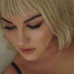 Maite Perroni Instagram - Un nuevo personaje especialmente para NOIR. @maiteperroni en blonde hace de este shooting una íntima revelación que interpreta su lado camaleónico. #MaitePerroni regresa a los escenarios y se posa en nuestra September Issue. Para leer la entrevista completa visita nuestro sitio web. (Link in bio) Créditos Director editorial: @gerardangulo Realización: @sergio.valenzuelach Makeup: @makeupbyponcho Hair: @erickmoreno Asistente Hair: @sonyterra Asistente de moda: @michortizand  @vanecl.__ @marareyesd Asistente de fotografía: @vagonetta Entrevistas: @isamar.jpg #MaitePerroni #RBD #SoyRebelde #NoirCommunity
