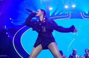 Maite Perroni Instagram - Y aquí estamos otra vez vibrando juntos BRASIL qué noche !!!! Los sueños si se hacen realidad 🙏🏻 GRACIAS POR SIEMPRE 🙏🏻