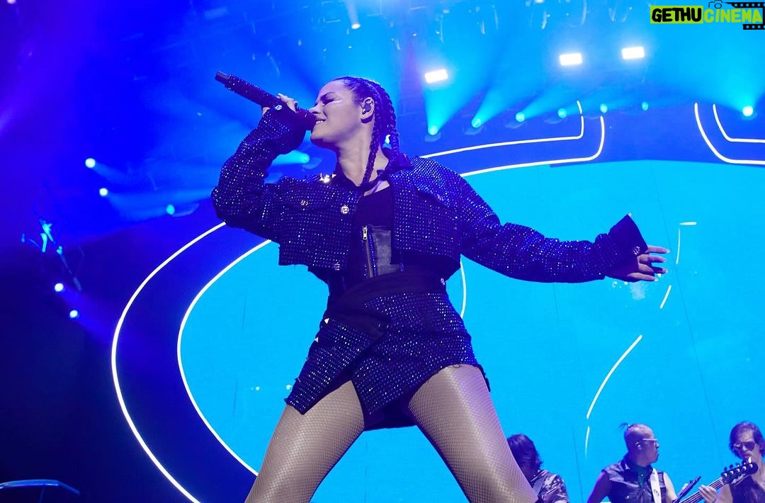 Maite Perroni - 832.7K Likes - Y aquí estamos otra vez vibrando juntos BRASIL qué noche !!!! Los sueños si se hacen realidad 🙏🏻 GRACIAS POR SIEMPRE 🙏🏻