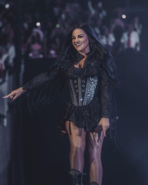 Maite Perroni Instagram - Aquí vamos otra vez con todo nuestro corazón lleno de amor y una maleta llena de ilusiones … next stop LATAM … COLOMBIA este viernes nos vemos en Medellín.