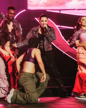 Maite Perroni Instagram - Qué noche Vegas !!! Gracias por cada segundo de esta revolución de emociones, gracias por hacer de cada show una noche únicaaaa… esto no para !!!