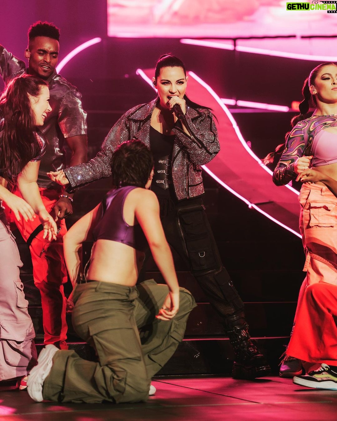 Maite Perroni - 470.9K Likes - Qué noche Vegas !!! Gracias por cada segundo de esta revolución de emociones, gracias por hacer de cada show una noche únicaaaa… esto no para !!!