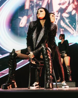 Maite Perroni Instagram - Qué noche Vegas !!! Gracias por cada segundo de esta revolución de emociones, gracias por hacer de cada show una noche únicaaaa… esto no para !!!