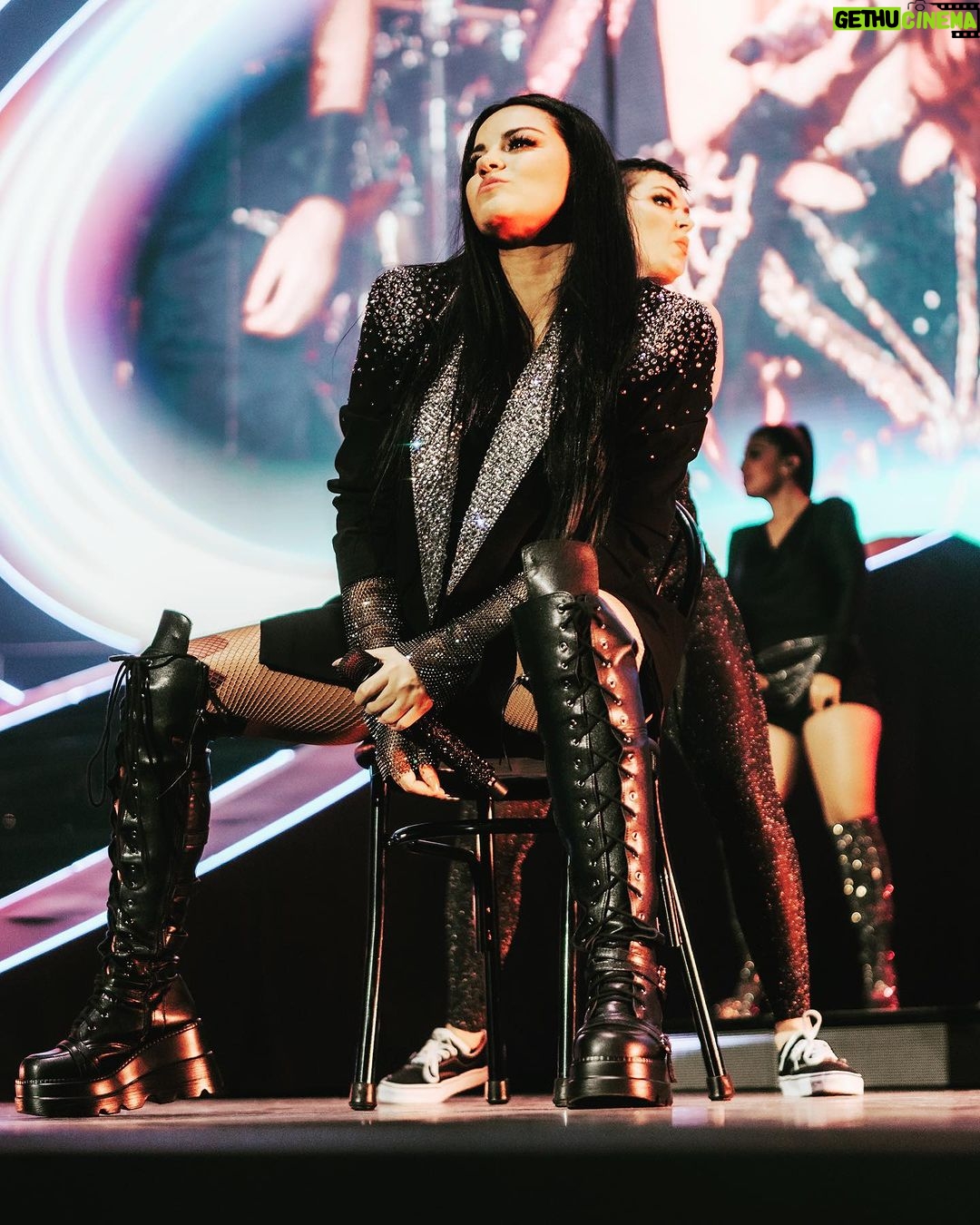 Maite Perroni - 470.9K Likes - Qué noche Vegas !!! Gracias por cada segundo de esta revolución de emociones, gracias por hacer de cada show una noche únicaaaa… esto no para !!!