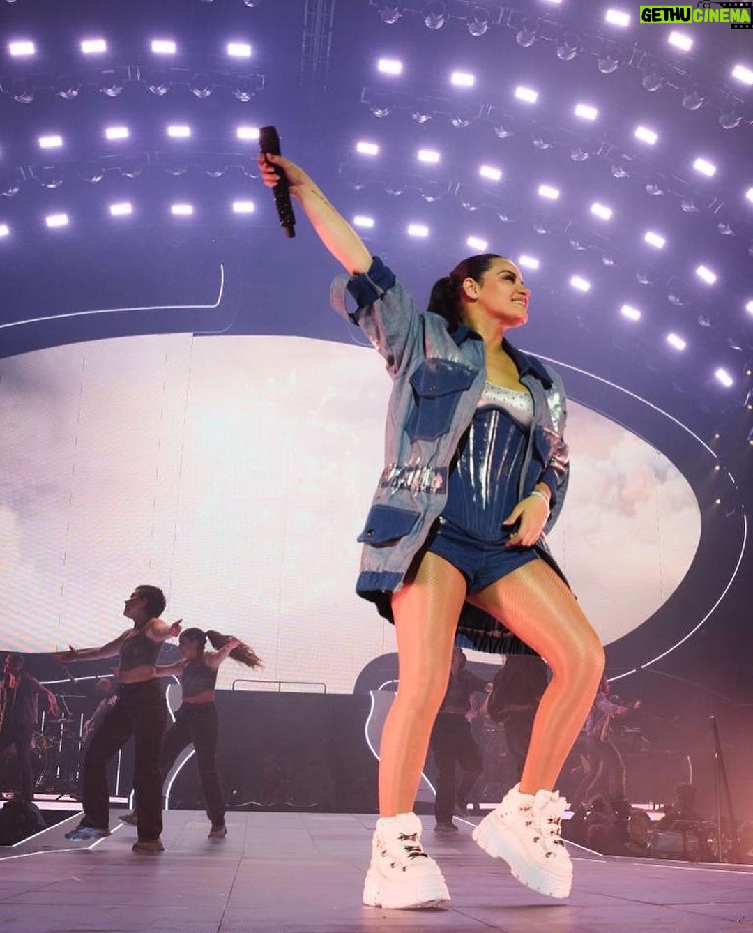 Maite Perroni Instagram - RBD Mix and Match… gracias por estos primeros 6 shows… Graciaaaaaas El Paso, Houston, NY, Fairfax, North Carolina 🫶🏻 ha sido una explosión de amor!!! Esto apenas empieza y vamos a vivir cada momento al máximo 🙌🏻 Some Where on Earth