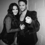 Maite Perroni Instagram - ASÍ nada nos rompe !!! 👊🏻 making memories… y esto pasa mientras tanto… @thegarden #RBDtour2023 #soyrebeldetour #cerquitadeti