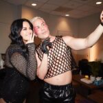 Maite Perroni Instagram - ASÍ nada nos rompe !!! 👊🏻 making memories… y esto pasa mientras tanto… @thegarden #RBDtour2023 #soyrebeldetour #cerquitadeti