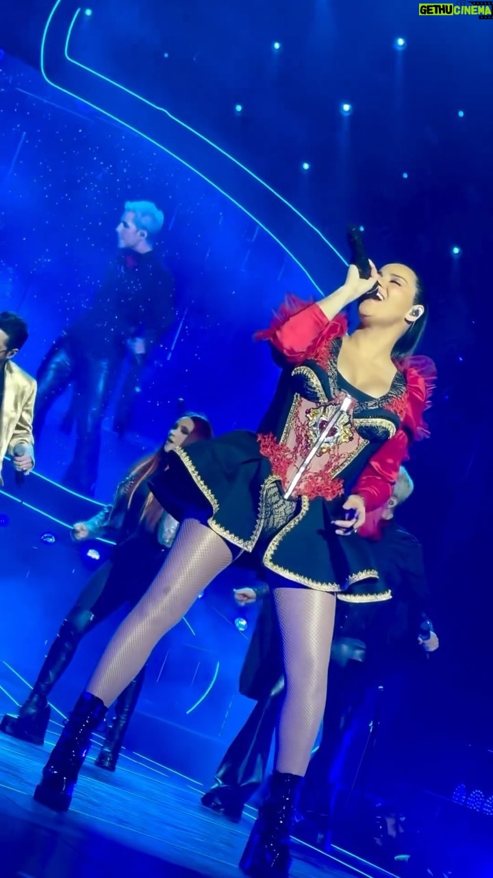Maite Perroni Instagram - Quizás entre los dos aún hay algo de amor … (Video: @makeupbyponcho ) Estadio Mobil Super