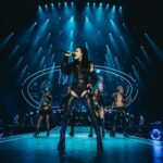 Maite Perroni Instagram - Un fin de semana increíble con uds en el Foro Sol celebrando el concierto 50 de este tour❤️ .. No podía dejar de usar diseños mexicanos.. Gracias @gerardangulo , @alfredomartinez_brand y Jonathan Morales @nonamestudiomx por compartirme su talento. Look 1: @alfredomartinez_brand Look 2: @nonamestudiomx