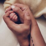 Maite Perroni Instagram - Bienvenidas las desveladas, los pañales… junto a nuestro amor incondicional! Eres nuestra más grande bendición. Te amamos LÍA! ✨