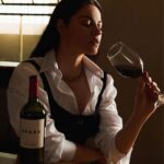 Maite Perroni Instagram - Familia .. les quiero compartir que desde éste lugar trabajan día a día para preparar el vino tinto de @sparawines que tanto amo y que seguro ya conocen.. Son los viñedos de @bodegasantajulia en Argentina, viñedos reconocidos y premiados mundialmente que se sumaron a éste sueño que hoy ya es una realidad #JumpIntoYourDreams #JumpIntoSpara 🍷❤️