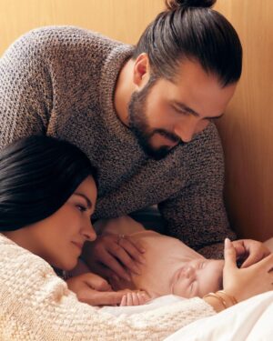 Maite Perroni Instagram - Lo más importante: NUESTRA FAMILIA. El lugar más seguro, amoroso y sólido… es todo!!! No hay palabras para describir lo que explota dentro de nuestro corazón, el amor en su máxima expresión.