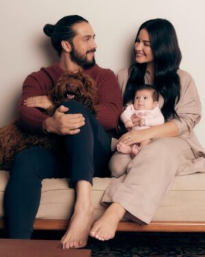 Maite Perroni Instagram - Lo más importante: NUESTRA FAMILIA. El lugar más seguro, amoroso y sólido… es todo!!! No hay palabras para describir lo que explota dentro de nuestro corazón, el amor en su máxima expresión.