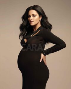 Maite Perroni Instagram - #EXCLUSIVA @maiteperroni y @atovarp cuentan a #CARAS cómo viven la dulce espera de su primer hijo juntos. Además, revelan una simpática anécdota de su luna de miel. Entérate de todos los detalles en nuestras historias y en la edición impresa #carasmarzo #maiteperroni #andrestovar #rbd