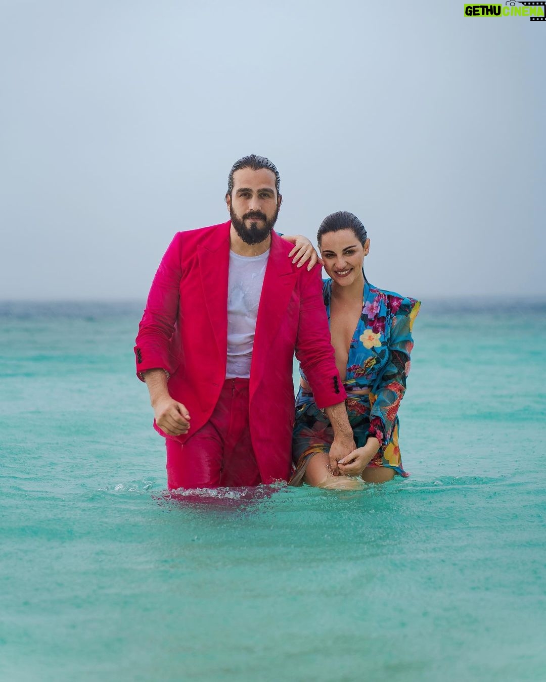 Maite Perroni - 0.9 Million Likes - Aquí vamos!!! La vida se cuenta mucho mejor a tu lado. Gracias por estos días tan felices juntos!!! #honeymoon #blessed