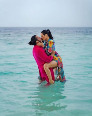 Maite Perroni Instagram - Aquí vamos!!! La vida se cuenta mucho mejor a tu lado. Gracias por estos días tan felices juntos!!! #honeymoon #blessed